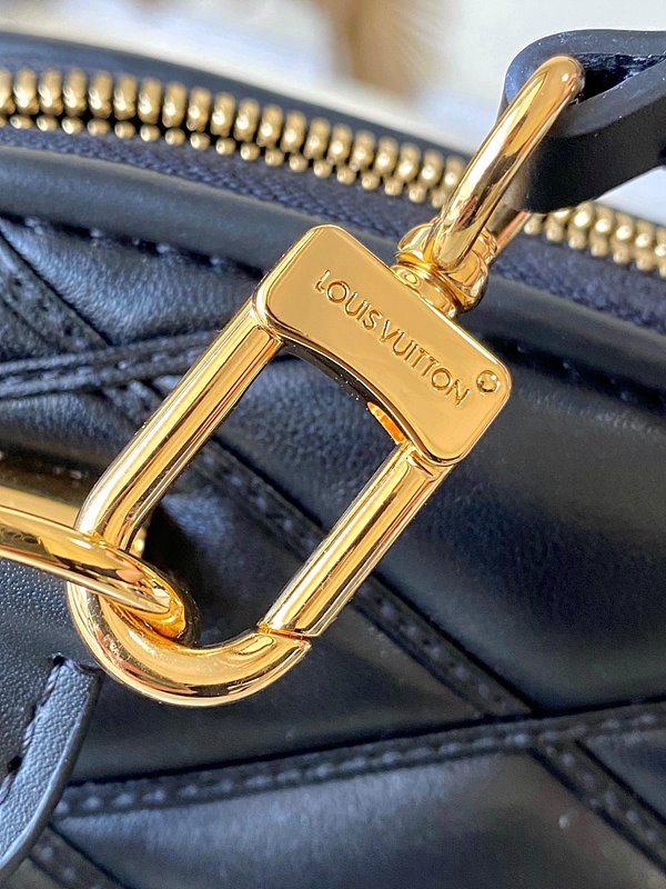 루이비통 알마 BB 블루 마린 [매장가 560만원대]