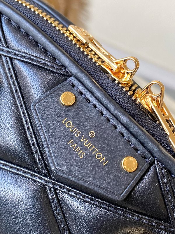 루이비통 알마 BB 블루 마린 [매장가 560만원대]