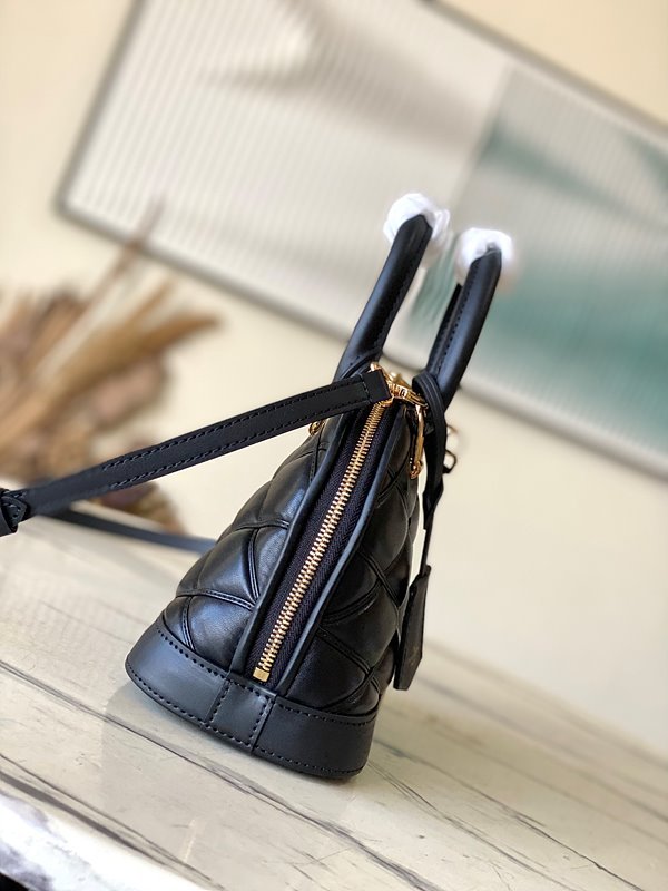 루이비통 알마 BB 블루 마린 [매장가 560만원대]