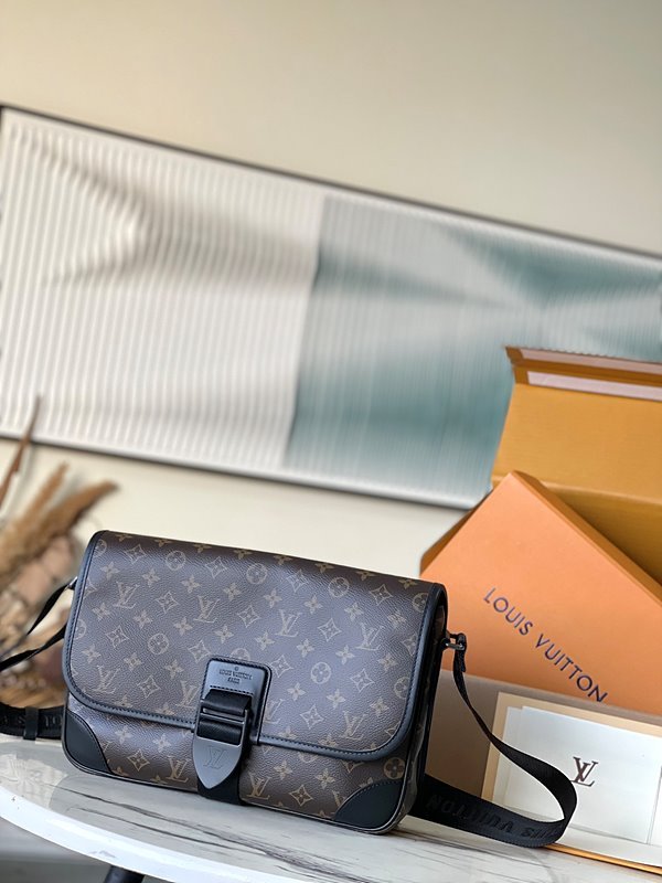 루이비통 아치 메신저 MM [매장가 390만원대]