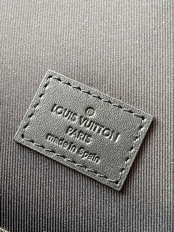 루이비통 아치 메신저 MM [매장가 390만원대]