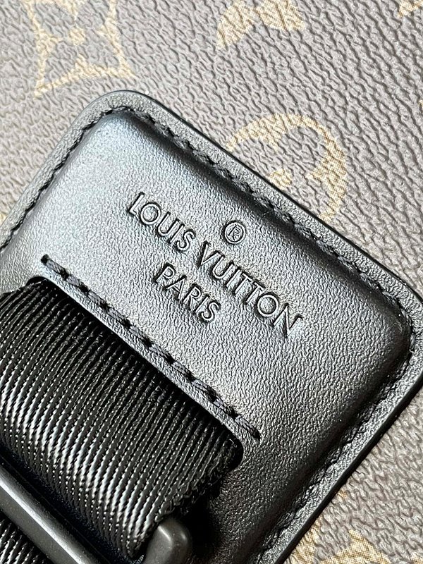 루이비통 아치 메신저 MM [매장가 390만원대]