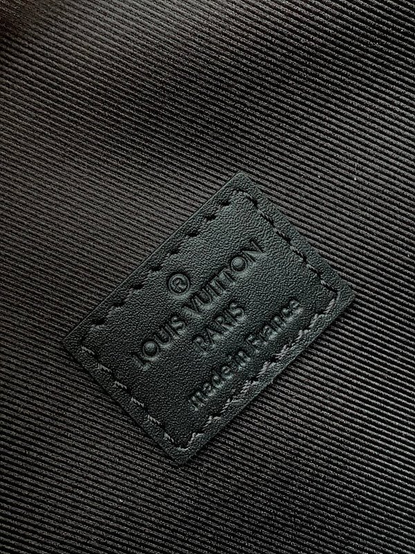 루이비통 스티머 웨어러블 월릿 블랙 [매장가 250만원대]