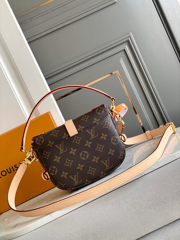 루이비통 소뮈르 BB 모노그램 [매장가 320만원대]