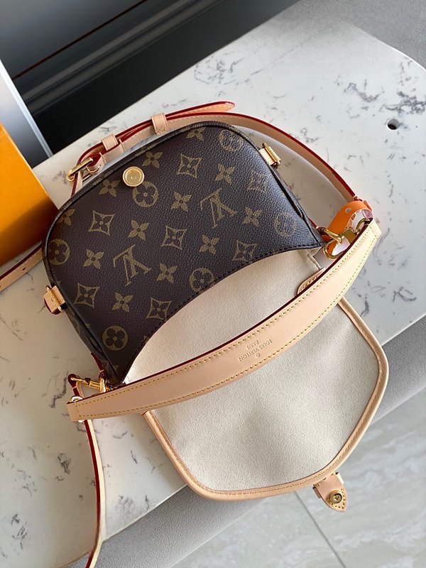 루이비통 소뮈르 BB 모노그램 [매장가 320만원대]