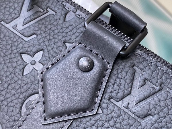 루이비통 삭 플라 크로스 [매장가 410만원대]