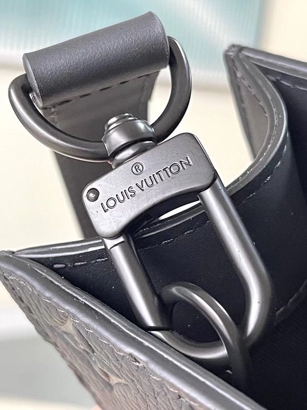 루이비통 삭 플라 NV [매장가 450만원대]