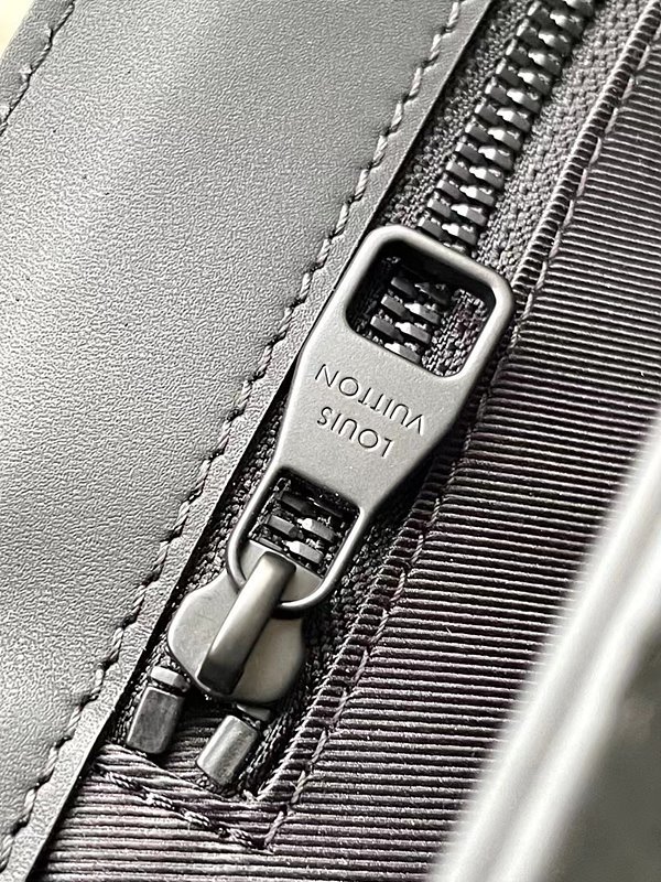 루이비통 삭 플라 NV [매장가 450만원대]