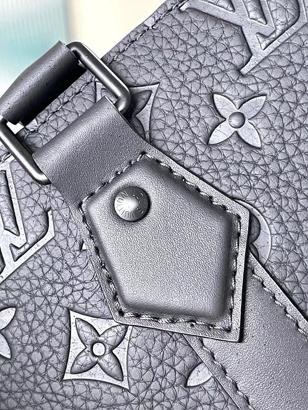 루이비통 삭 플라 NV [매장가 450만원대]