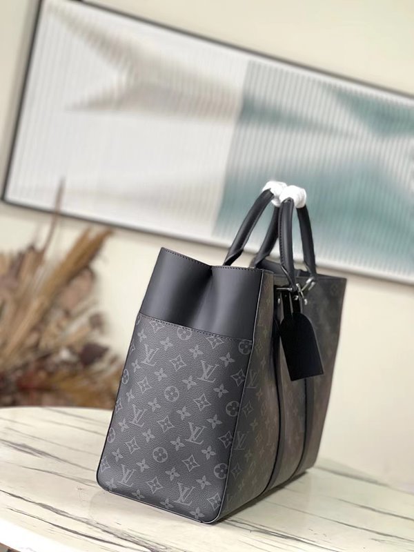 루이비통 삭 플라 24H [매장가 450만원대]