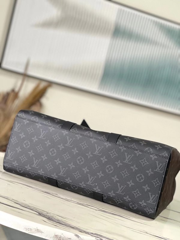 루이비통 삭 플라 24H [매장가 450만원대]