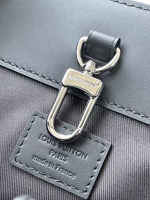 루이비통 삭 플라 24H [매장가 450만원대]