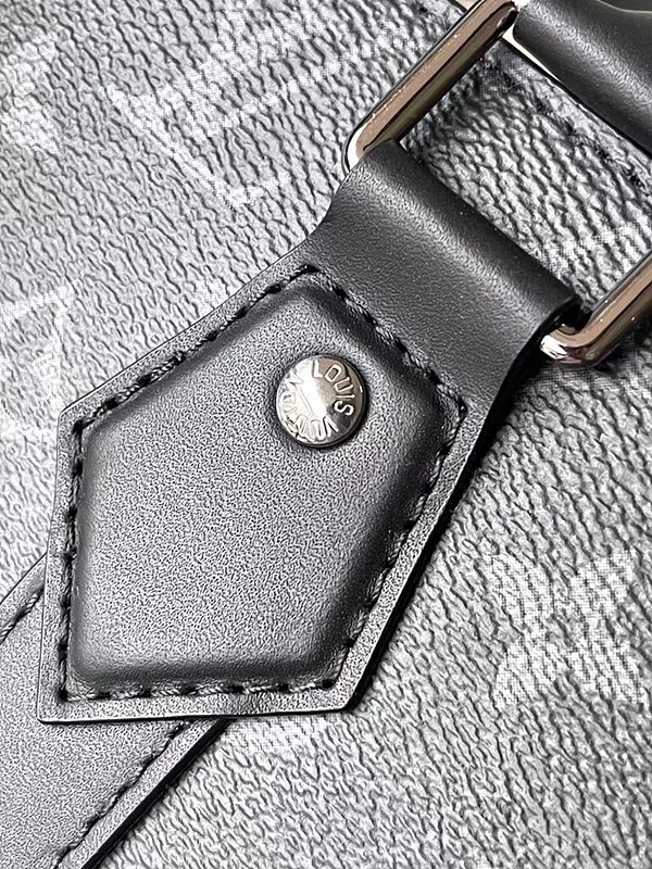 루이비통 삭 플라 [매장가 380만원대]