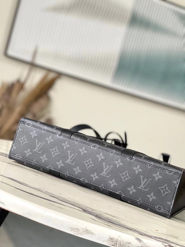 루이비통 삭 플라 [매장가 380만원대]