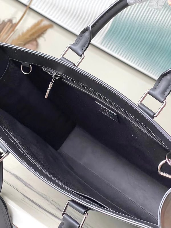 루이비통 삭 플라 [매장가 380만원대]