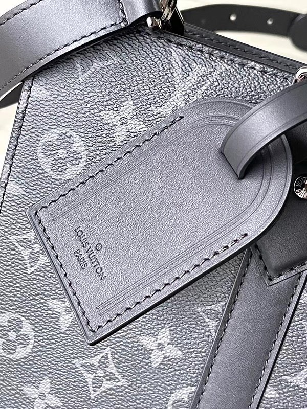 루이비통 삭 플라 [매장가 380만원대]