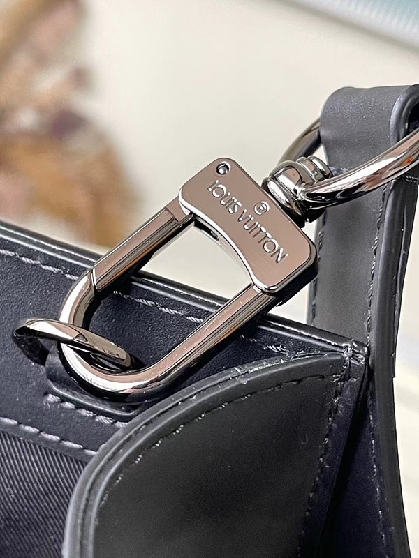 루이비통 삭 플라 [매장가 380만원대]