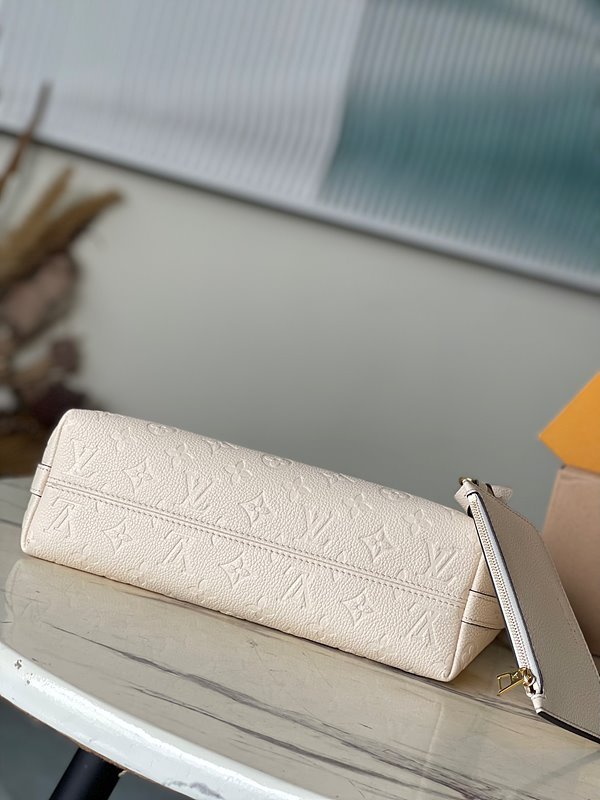 루이비통 삭 스포츠 크림 [매장가 350만원대]