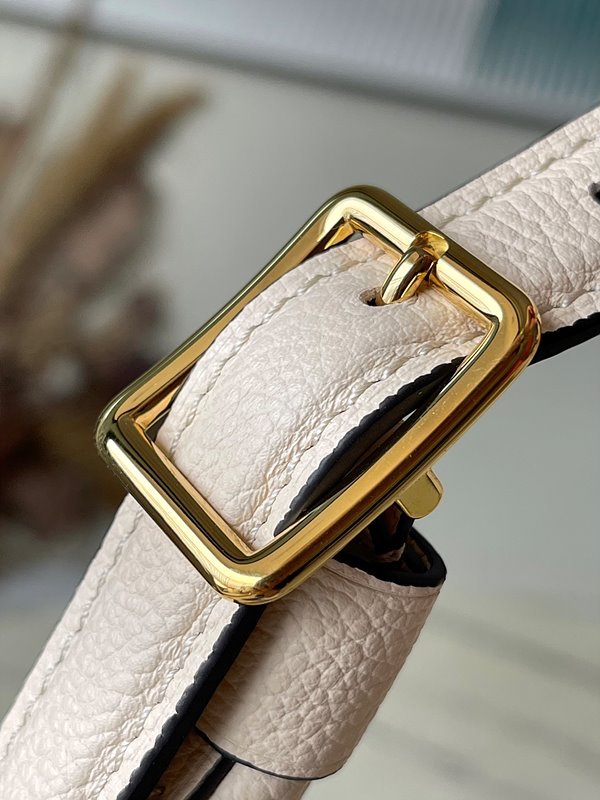 루이비통 삭 스포츠 크림 [매장가 350만원대]