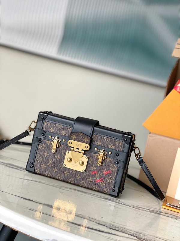 루이비통 쁘띠뜨 말 모노그램 [매장가 770만원대]