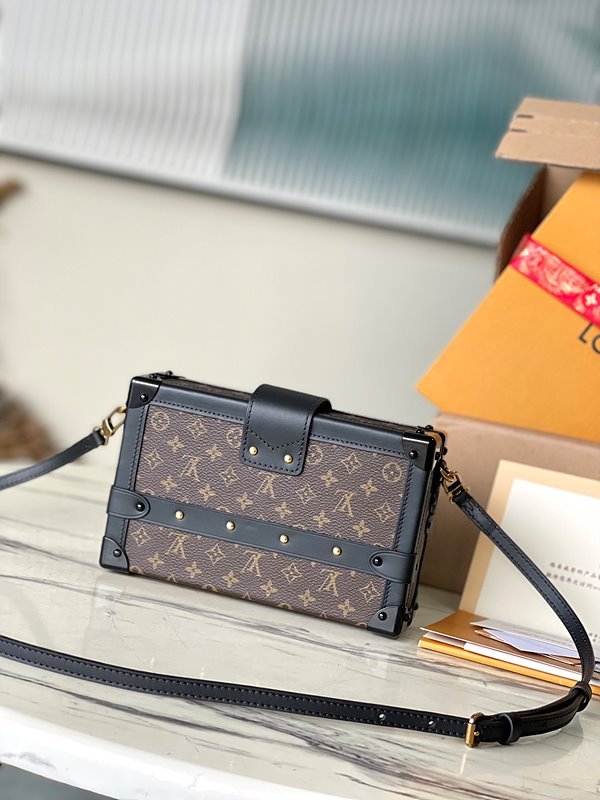 루이비통 쁘띠뜨 말 모노그램 [매장가 770만원대]