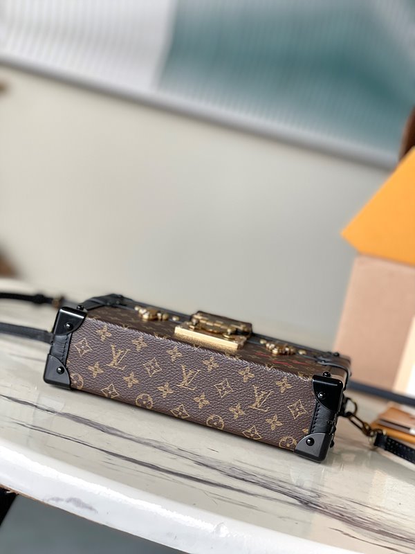 루이비통 쁘띠뜨 말 모노그램 [매장가 770만원대]