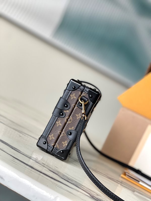 루이비통 쁘띠뜨 말 모노그램 [매장가 770만원대]