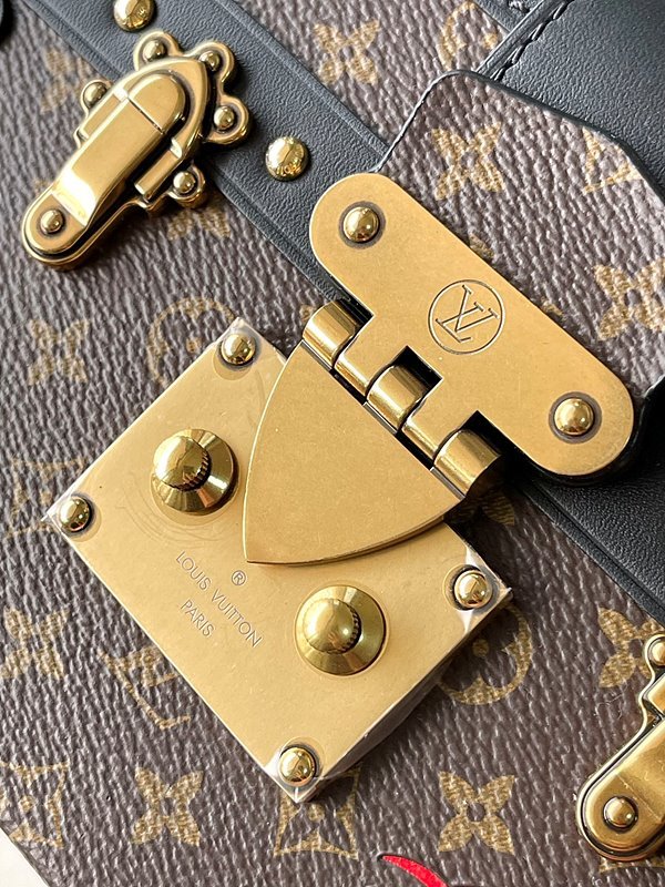 루이비통 쁘띠뜨 말 모노그램 [매장가 770만원대]