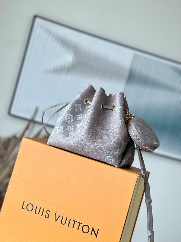 루이비통 벨라 [매장가 560만원대]