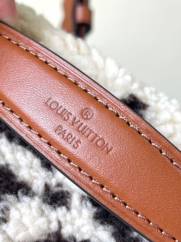 루이비통 범백 [매장가 540만원대]