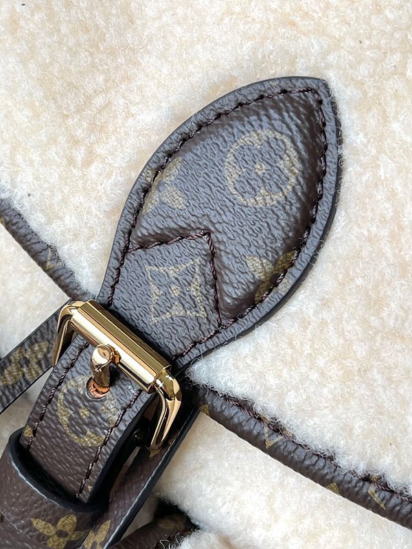 루이비통 백팩 [매장가 560만원대]