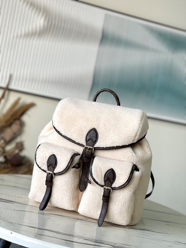 루이비통 백팩 [매장가 560만원대]