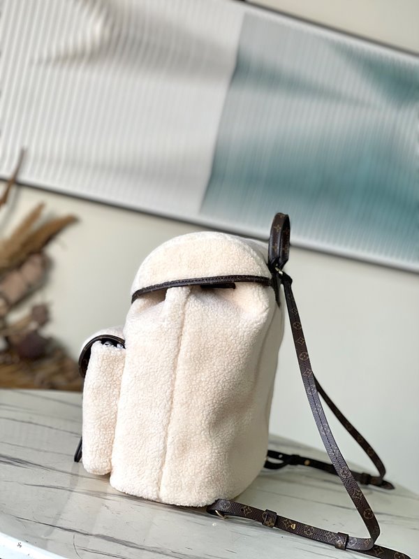 루이비통 백팩 [매장가 560만원대]