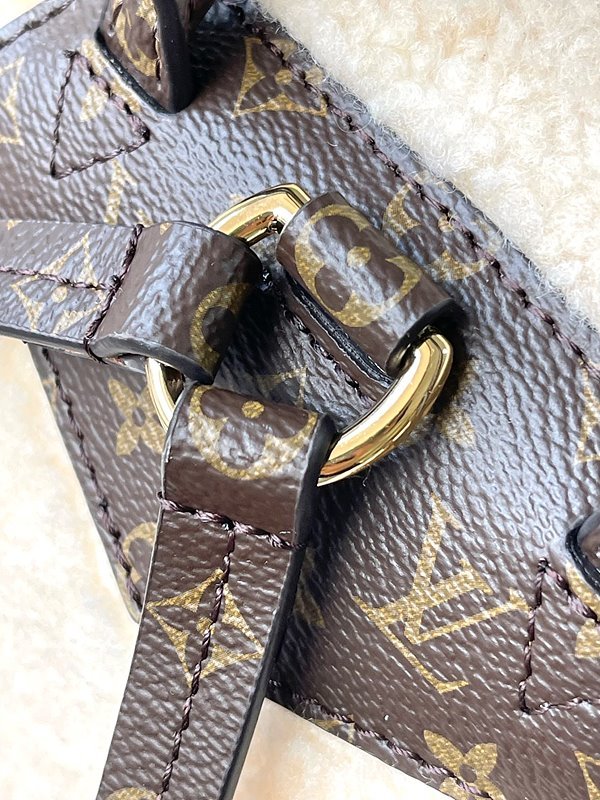 루이비통 백팩 [매장가 560만원대]