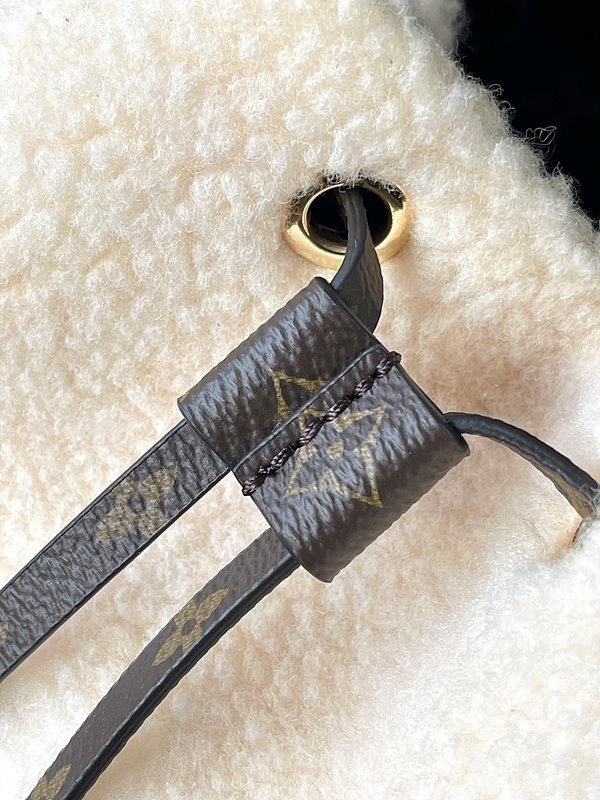 루이비통 백팩 [매장가 560만원대]