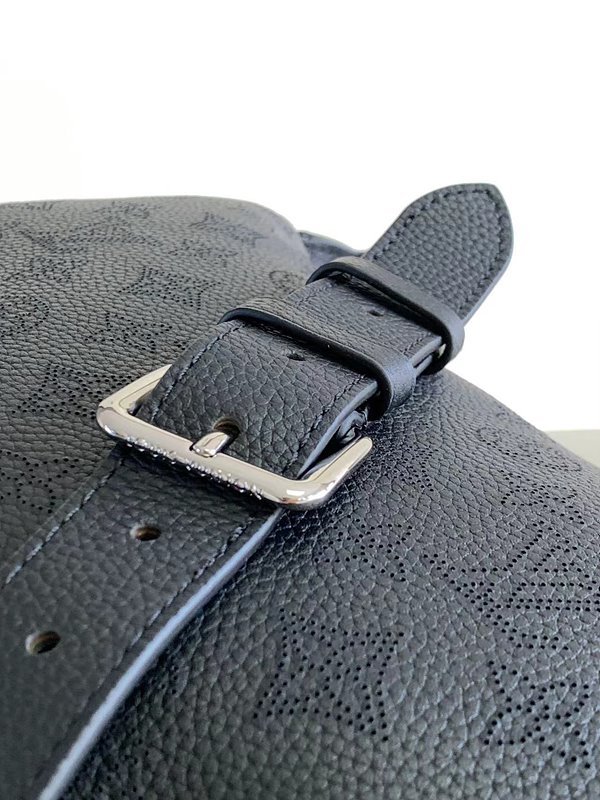 루이비통 바이아 MM 블랙 [매장가 620만원대]