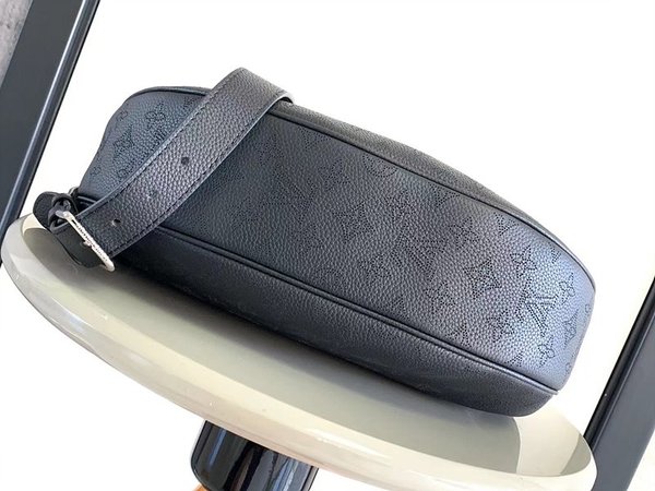 루이비통 바이아 MM 블랙 [매장가 620만원대]