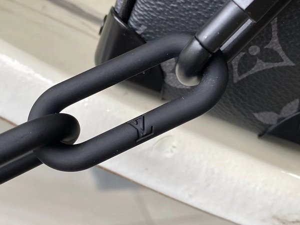 루이비통 미니 소프트 트렁크 모노그램 이클립스 [매장가 420만원대]