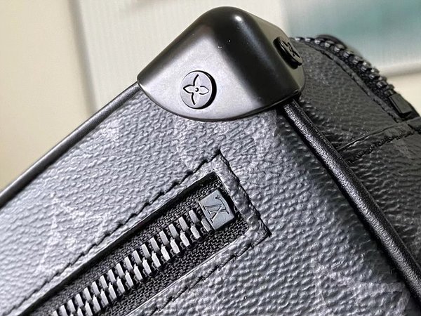 루이비통 미니 소프트 트렁크 모노그램 이클립스 [매장가 420만원대]