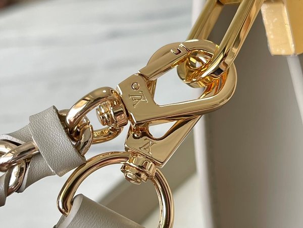 루이비통 미니 도핀 푸아브르 [매장가 500만원대]