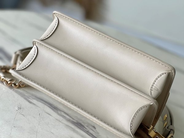 루이비통 미니 도핀 푸아브르 [매장가 500만원대]