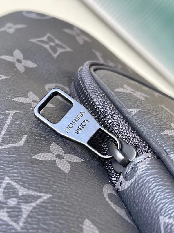 루이비통 몽수리 백팩 [매장가 420만원대]