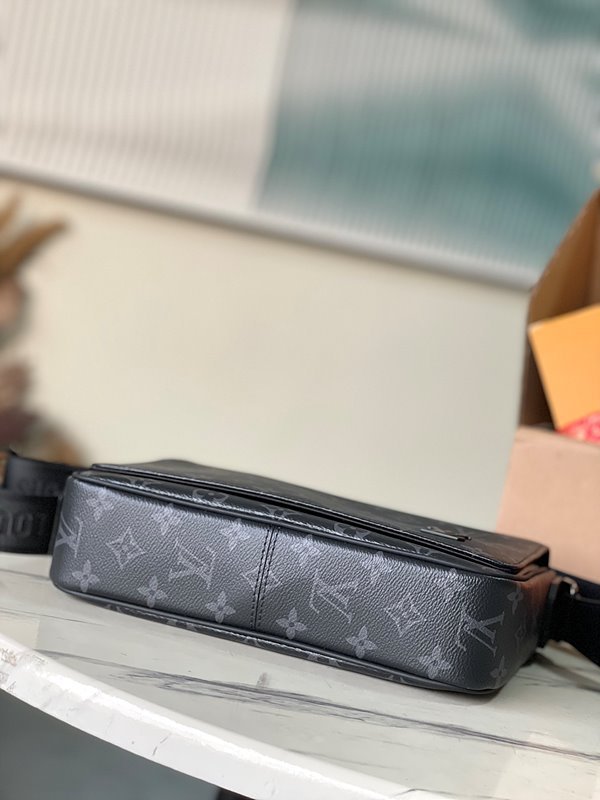 루이비통 디스트릭트 PM [매장가 250만원대]