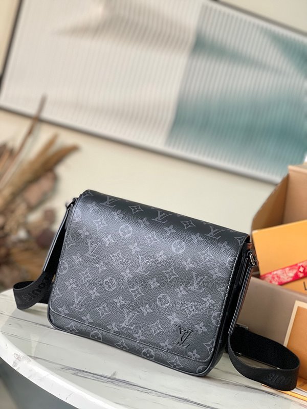 루이비통 디스트릭트 PM [매장가 250만원대]