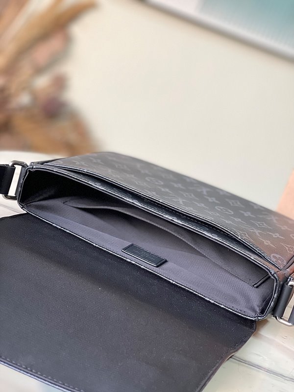 루이비통 디스트릭트 PM [매장가 250만원대]