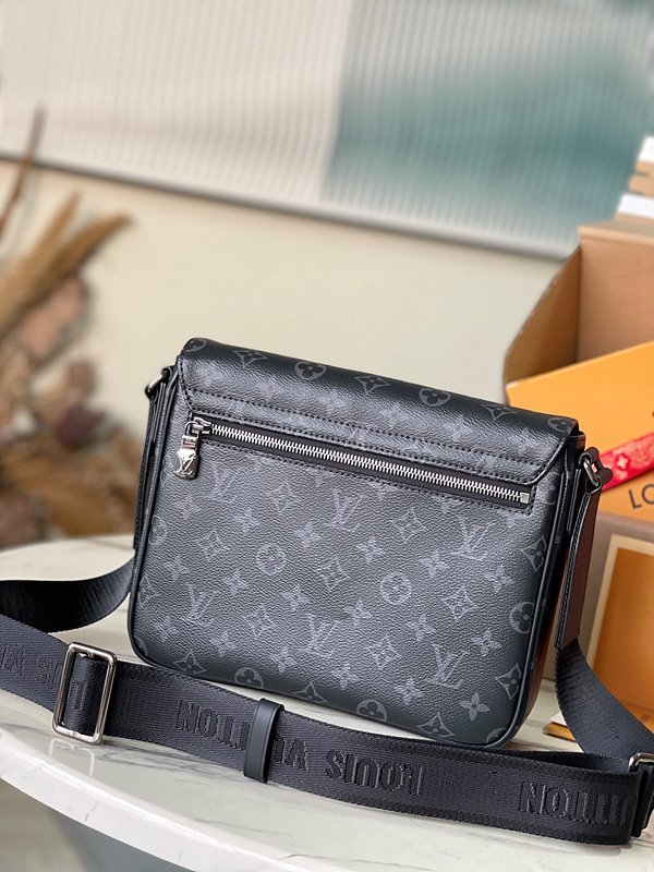 루이비통 디스트릭트 PM [매장가 250만원대]