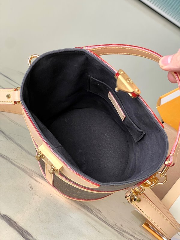 루이비통 더플백 [매장가 360만원대]