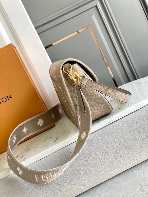 루이비통 다이앤 모노그램 앙프렝뜨 [매장가 370만원대]