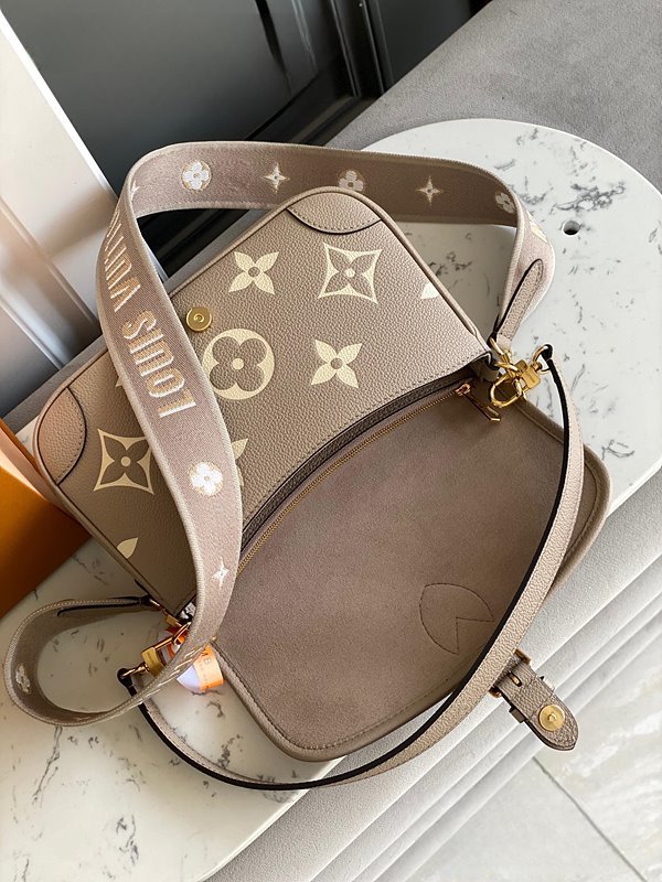 루이비통 다이앤 모노그램 앙프렝뜨 [매장가 370만원대]