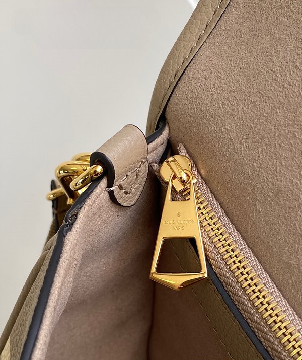 루이비통 다이앤 모노그램 앙프렝뜨 [매장가 370만원대]